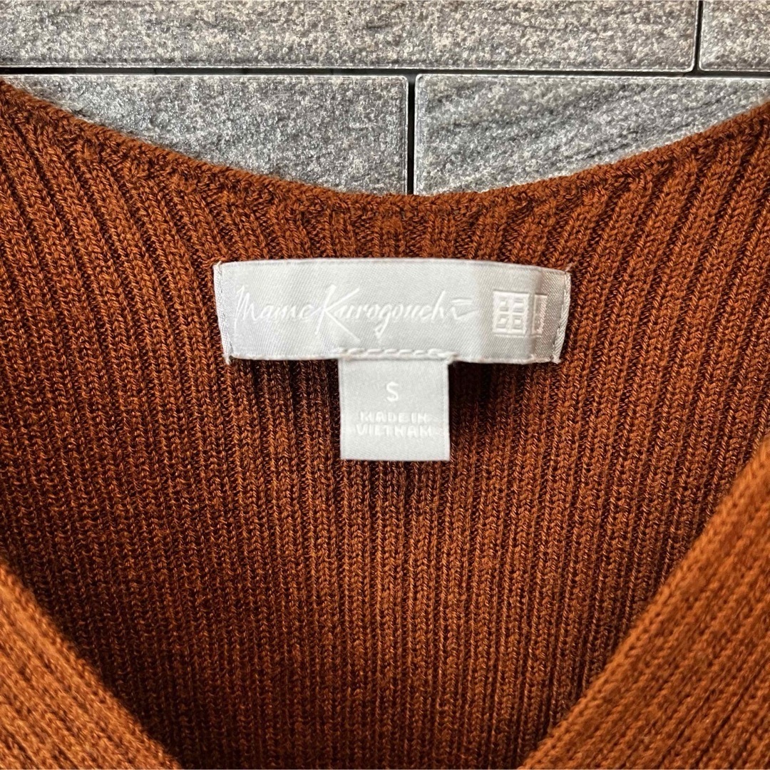 UNIQLO(ユニクロ)のユニクロ　3Dリブセーター（長袖）Vネック　S  茶色　トップス　カットソー　 レディースのトップス(カットソー(長袖/七分))の商品写真