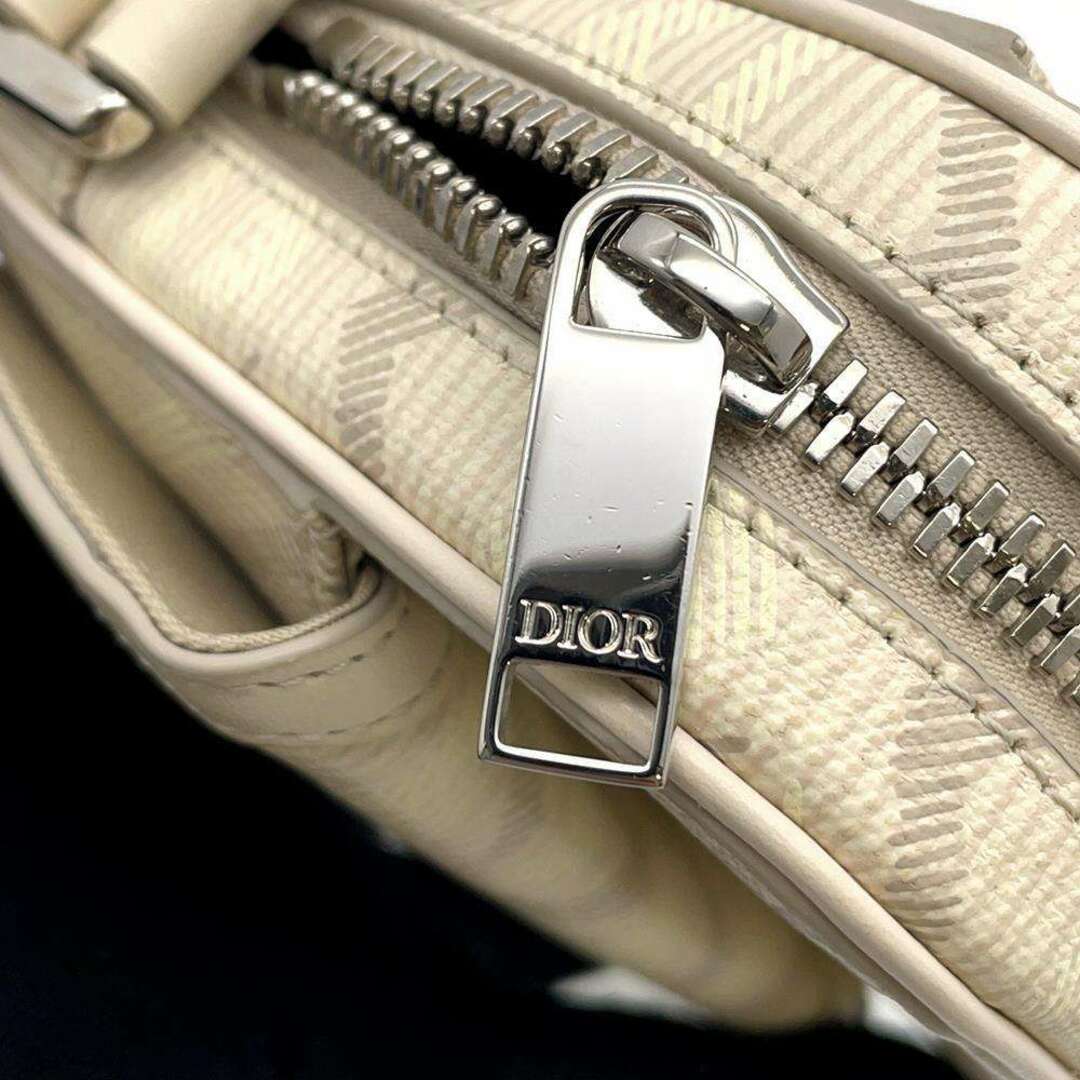 Dior(ディオール)のディオール ショルダーバッグ HIT THE ROAD バーティカルポーチ ダイヤモンド 2ESCA415CDP メンズのバッグ(ショルダーバッグ)の商品写真