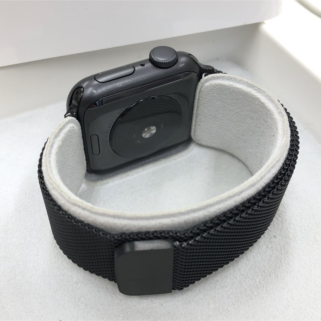 Apple Watch(アップルウォッチ)のナイキ apple watch 本体 se アップルウォッチ 黒 40mm スマホ/家電/カメラのスマートフォン/携帯電話(その他)の商品写真