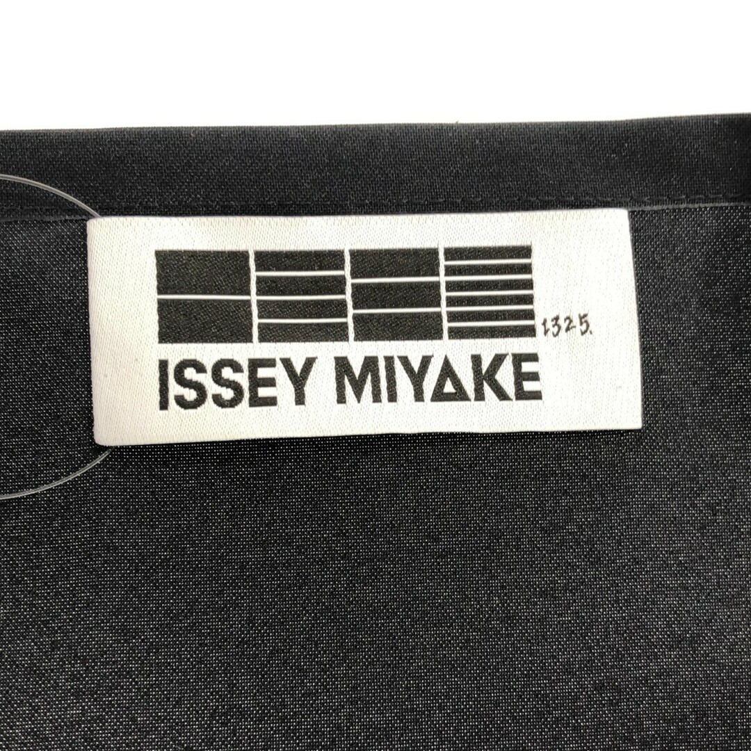 ISSEY MIYAKE(イッセイミヤケ)の132.5 ISSEY MIYAKE 132.5イッセイミヤケ 20AW ベルテッドスクエアジャケット ブラック系 3 IL03FD325 レディースのジャケット/アウター(その他)の商品写真