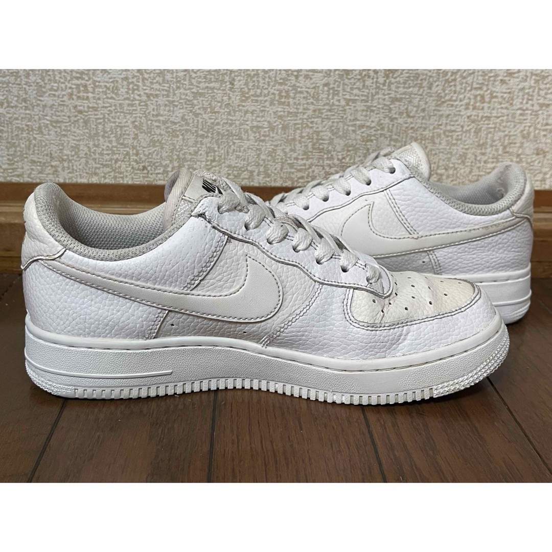 NIKE(ナイキ)のNIKE WMNS AIR FORCE 1 ESS 24.0cm レディースの靴/シューズ(スニーカー)の商品写真