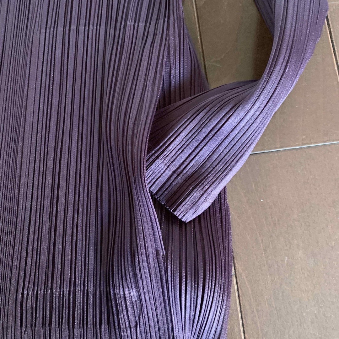 PLEATS PLEASE ISSEY MIYAKE(プリーツプリーズイッセイミヤケ)のプリーツプリーズMONTHLY COLORS  DARK PURPLE レディースのトップス(チュニック)の商品写真