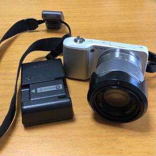 ソニー(SONY)の【動作確認済み】SONY NEX-3 ホワイト ミラーレス 一眼カメラ 充電器付(ミラーレス一眼)