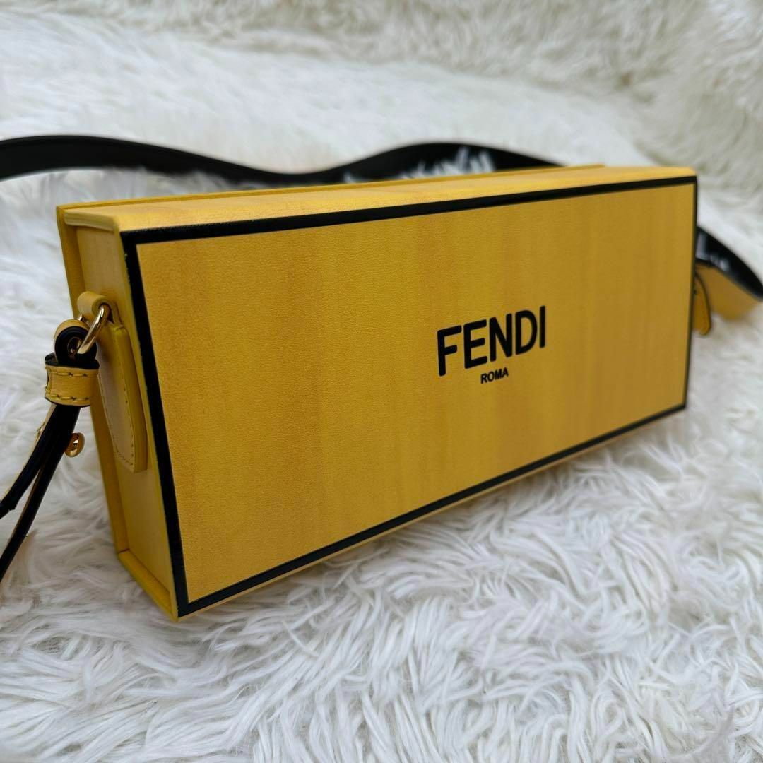 FENDI(フェンディ)の新品級 入手困難★FENDI ショルダーバッグ ボックス型 オールレザー ポーチ レディースのバッグ(ショルダーバッグ)の商品写真