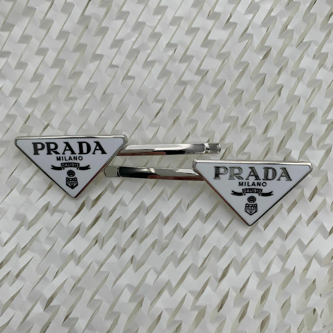 PRADA(プラダ)の２点セット　プラダ ヘアピン ノベルティ ホワイト レディースのヘアアクセサリー(ヘアピン)の商品写真