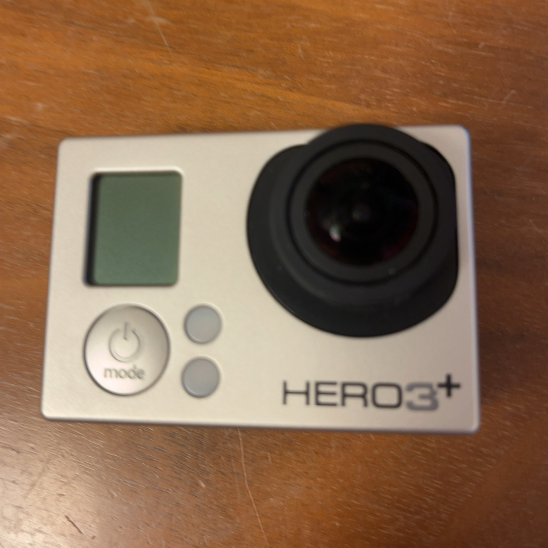 GoPro(ゴープロ)のGoPro ウェアラブルカメラ HERO3+ シルバーエディション CHDHN- スマホ/家電/カメラのカメラ(ビデオカメラ)の商品写真