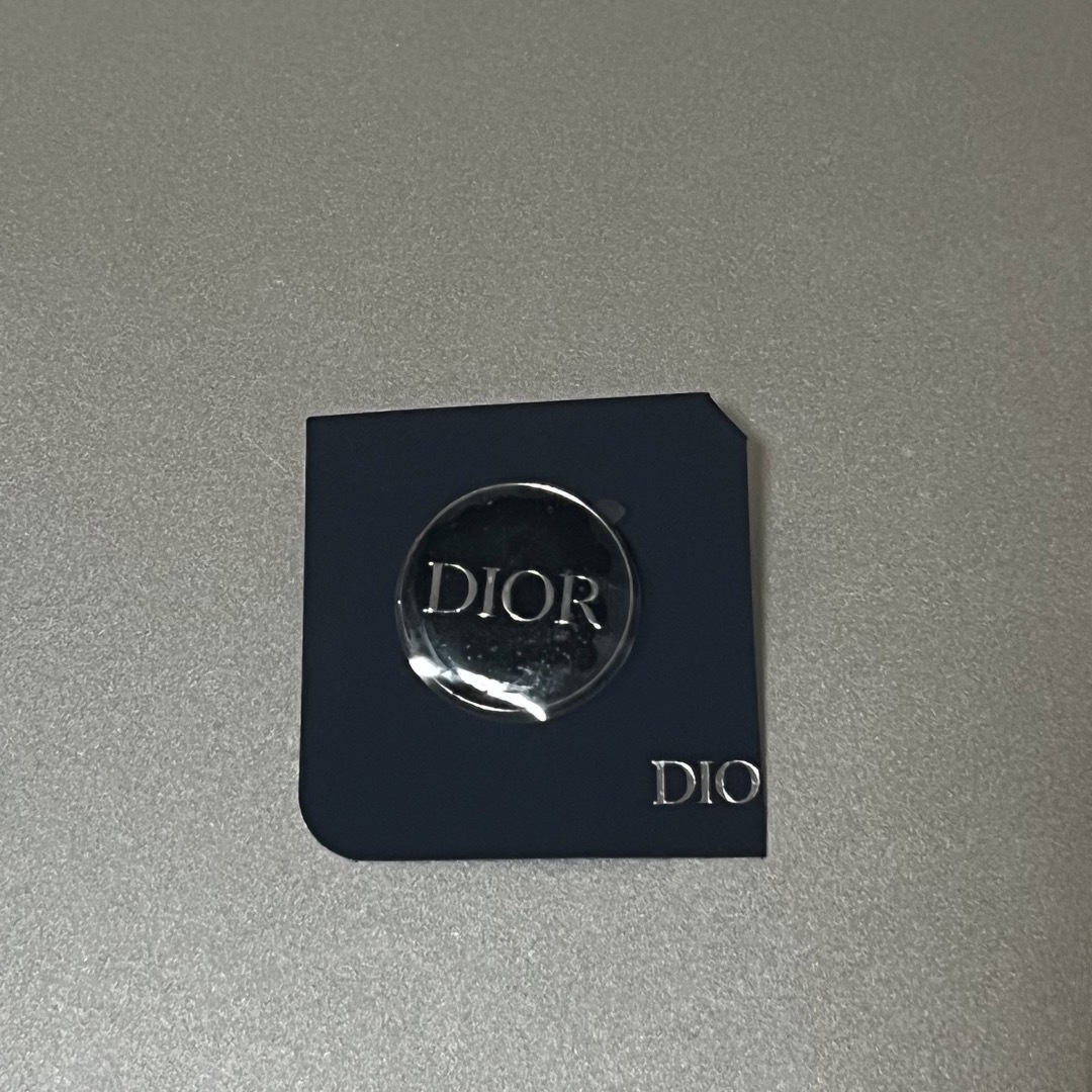 Dior(ディオール)のDIOR ピンバッジ エンタメ/ホビーのコレクション(ノベルティグッズ)の商品写真