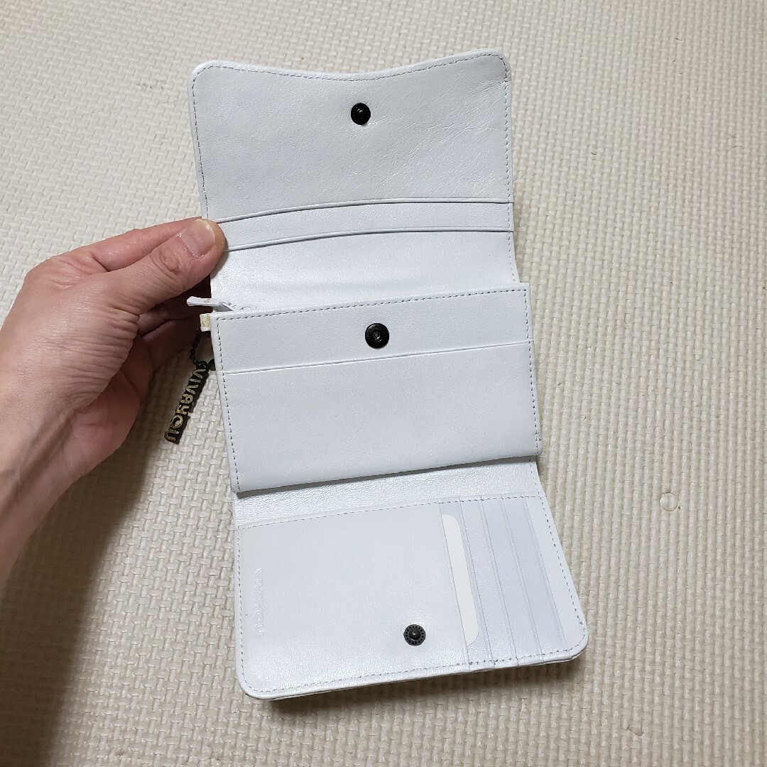 VIVAYOU(ビバユー)の新品、未使用 VIVAYOU 折り財布(難あり) レディースのファッション小物(財布)の商品写真