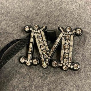 Max Mara - 新品 MAXMARA好きさんに 最高級磨き イニシャル M ブローチ