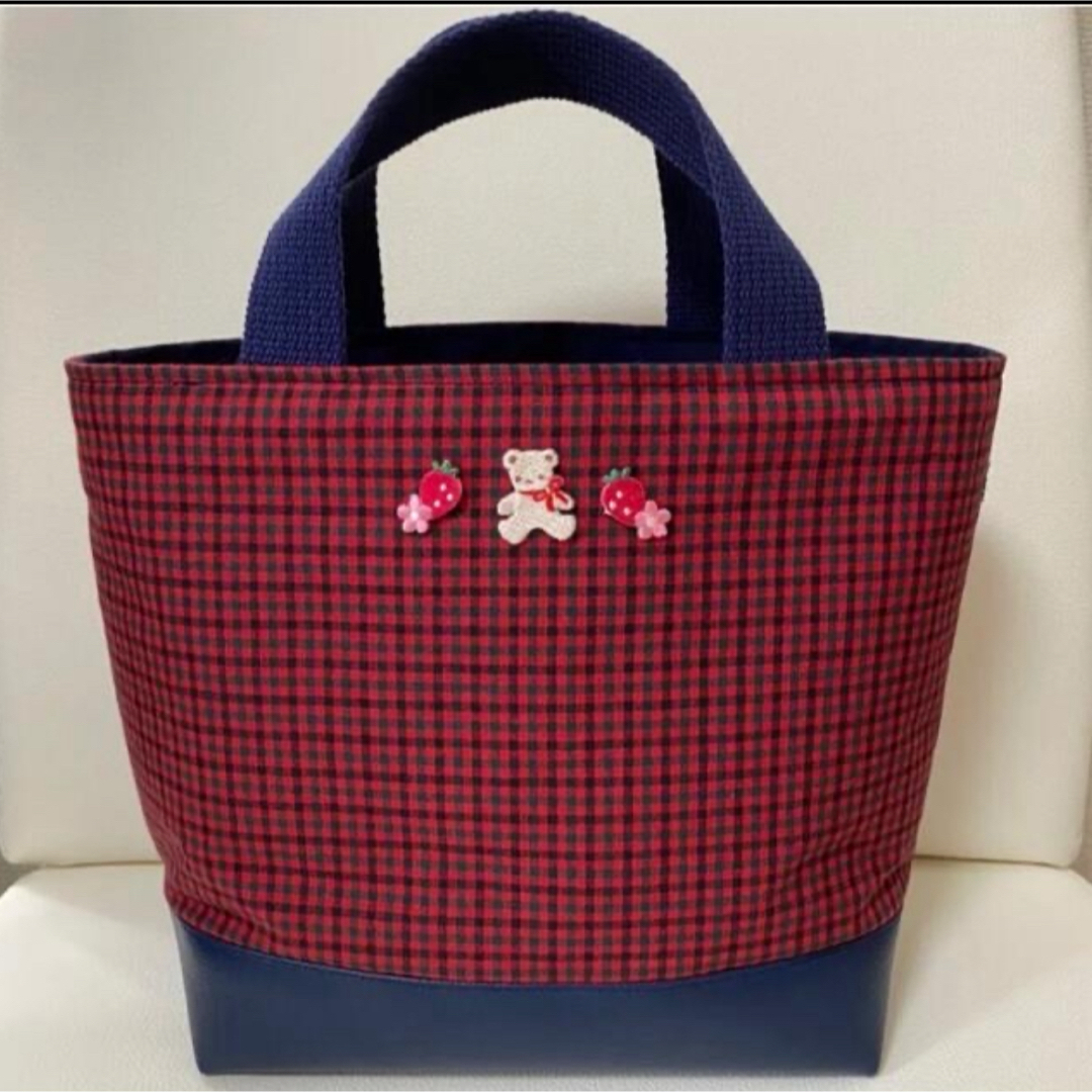 ハンドメイド♡トートバッグ♡ファミリアワッペン付き♡赤 ハンドメイド♡トートバッグ♡ファミリアワッペン付き♡赤