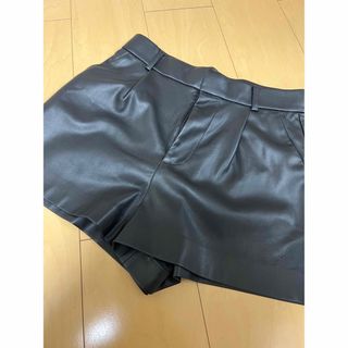 ZARA レザーショートパンツ　xs(ショートパンツ)