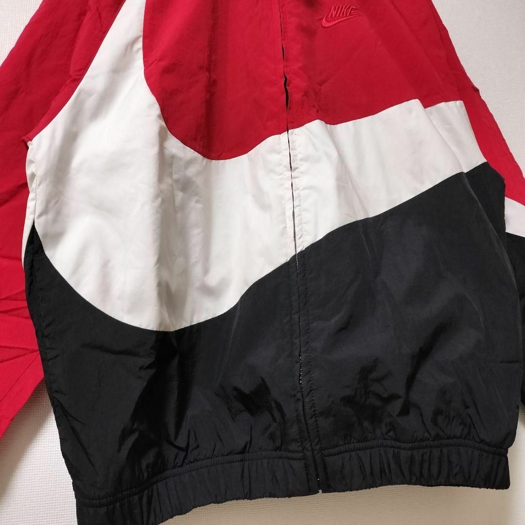 NIKE(ナイキ)のナイキ 赤黒 ビッグスウッシュ ナイロンジャケット なにわ男子 ブルゾン XS メンズのジャケット/アウター(ナイロンジャケット)の商品写真