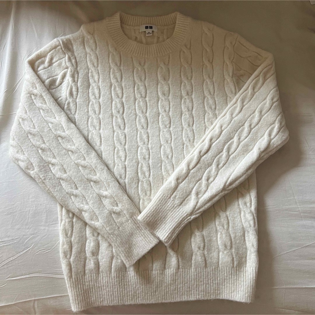 UNIQLO(ユニクロ)のスフレヤーンケーブルクルーネックセーター　白　ホワイト レディースのトップス(ニット/セーター)の商品写真