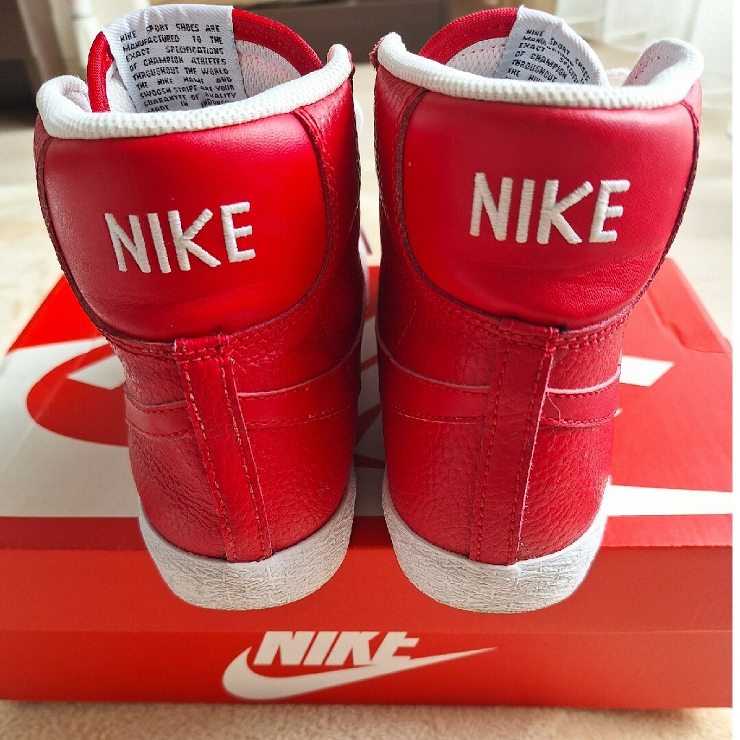 NIKE(ナイキ)のNIKE　スニーカー　nike blazer mid gs レディースの靴/シューズ(スニーカー)の商品写真