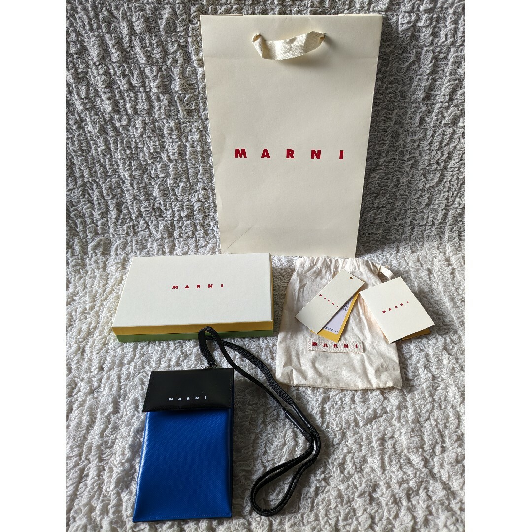 Marni(マルニ)のMARNI マルニ●スマホケース ショルダー バイカラー 黒×ブルー●未使用 レディースのバッグ(その他)の商品写真