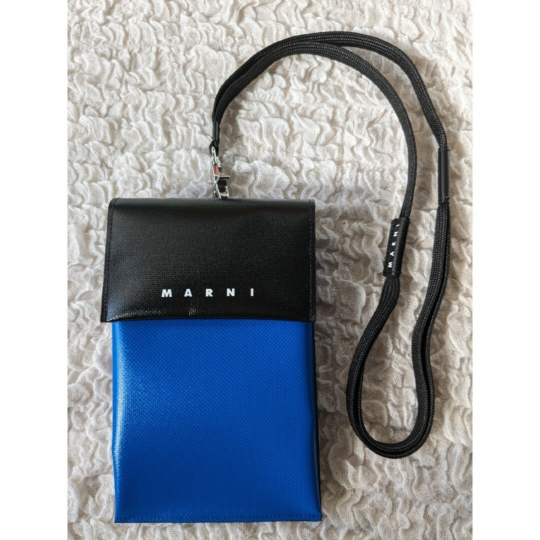 Marni(マルニ)のMARNI マルニ●スマホケース ショルダー バイカラー 黒×ブルー●未使用 レディースのバッグ(その他)の商品写真