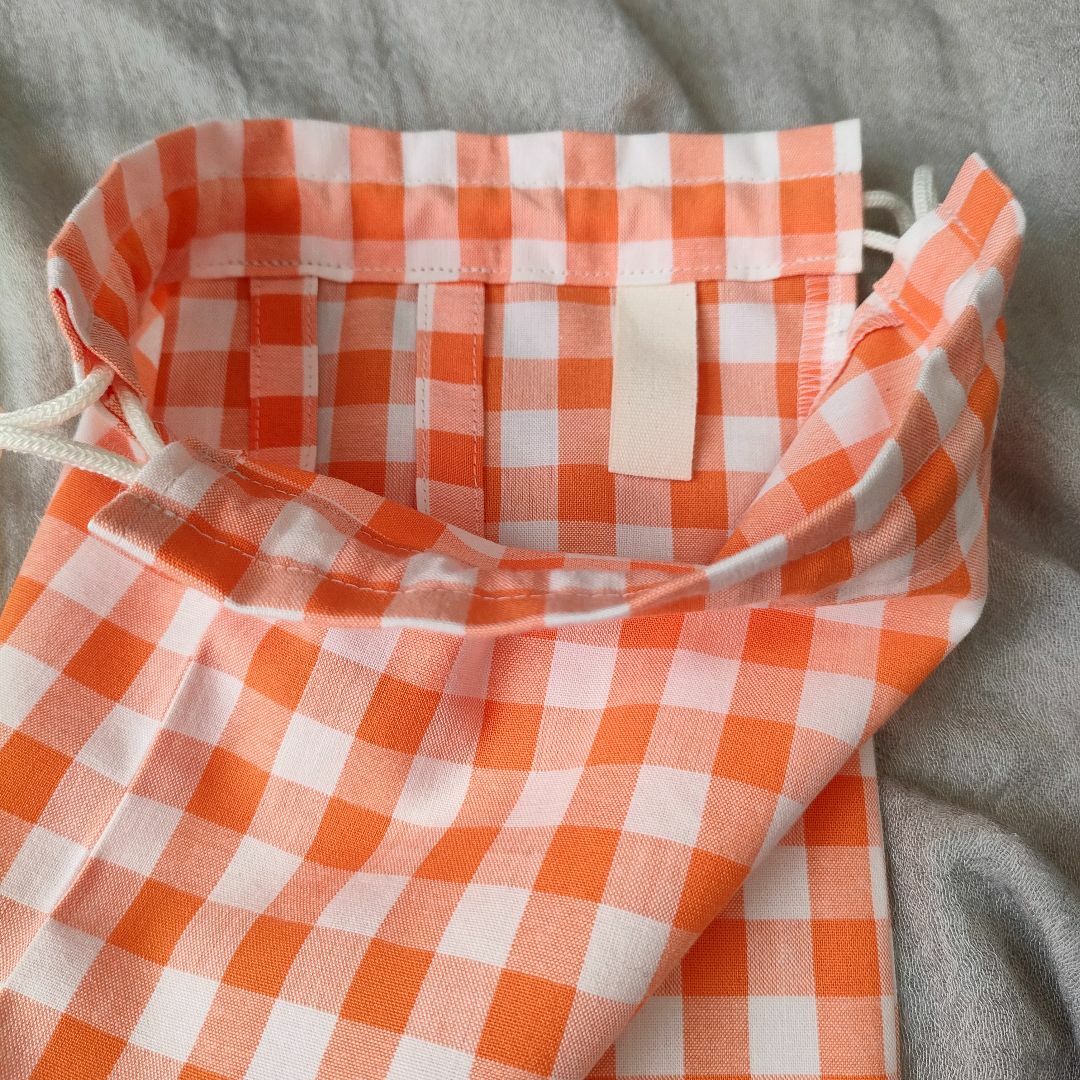 巾着2点セット　給食袋　コップ袋　入園入学セット　チェック＆ストライプ　オレンジ ハンドメイドのキッズ/ベビー(外出用品)の商品写真