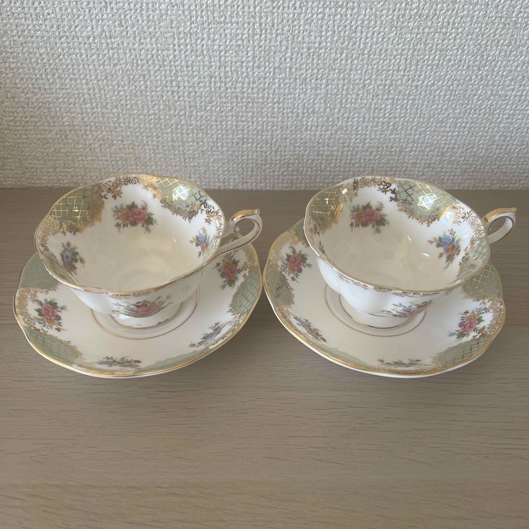 ROYAL ALBERT(ロイヤルアルバート)のROYAL ALBERT カップ&ソーサー　2客 インテリア/住まい/日用品のキッチン/食器(グラス/カップ)の商品写真