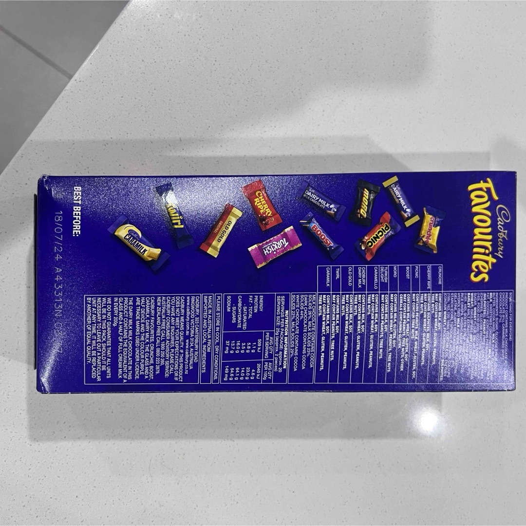 キャドバリーフェイバリッツ　Cadbury favorites 520g 食品/飲料/酒の食品(菓子/デザート)の商品写真