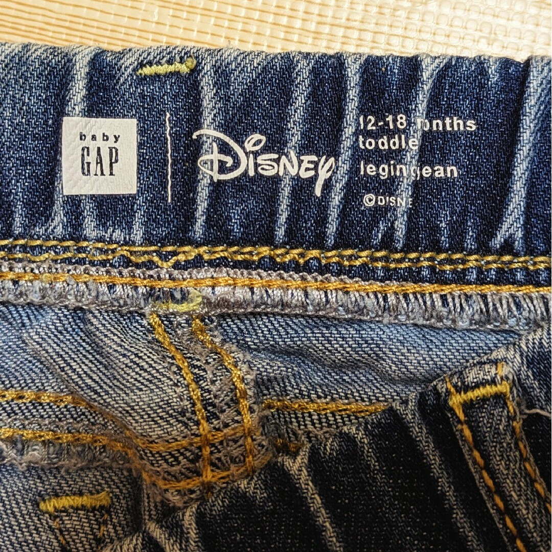 babyGAP(ベビーギャップ)のbabyGAP DISNEY デニムズボン 80サイズ キッズ/ベビー/マタニティのベビー服(~85cm)(パンツ)の商品写真