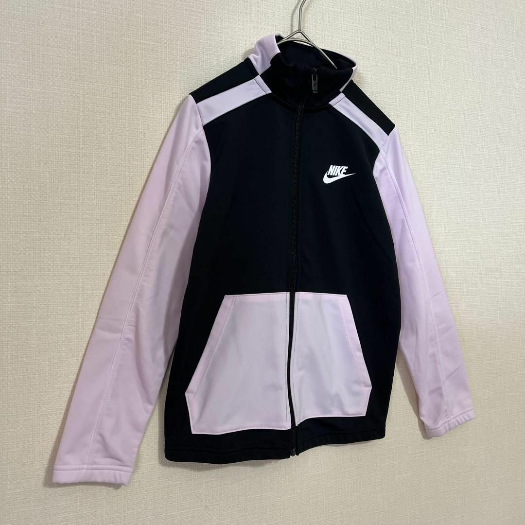 NIKE(ナイキ)のNIKE ナイキ キッズ ジャージ トラックジャケット 黒 ピンク S キッズ/ベビー/マタニティのキッズ服女の子用(90cm~)(ジャケット/上着)の商品写真