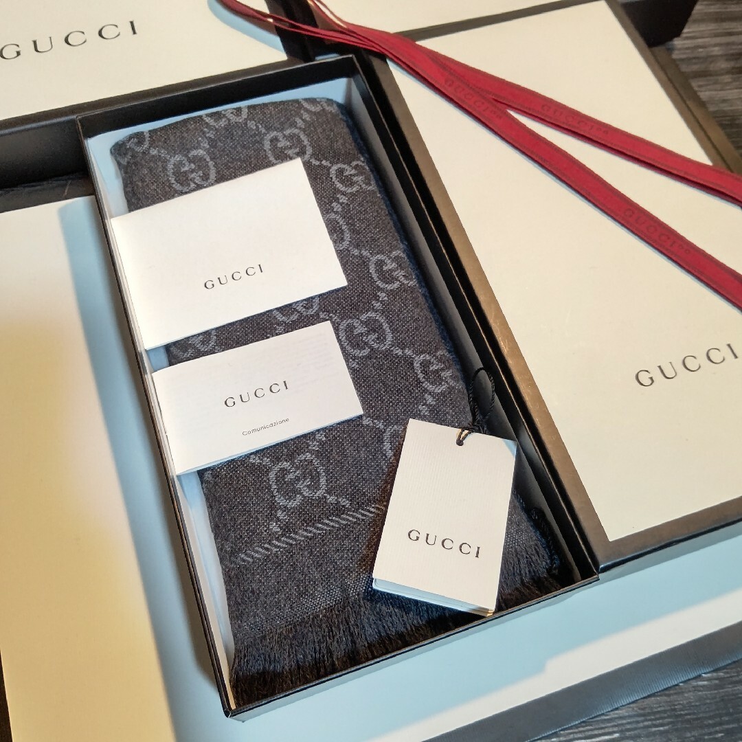 Gucci(グッチ)の❤新品箱袋付き❤GUCCI マフラー ストール ショール スカーフ❤グレー❤ レディースのファッション小物(マフラー/ショール)の商品写真