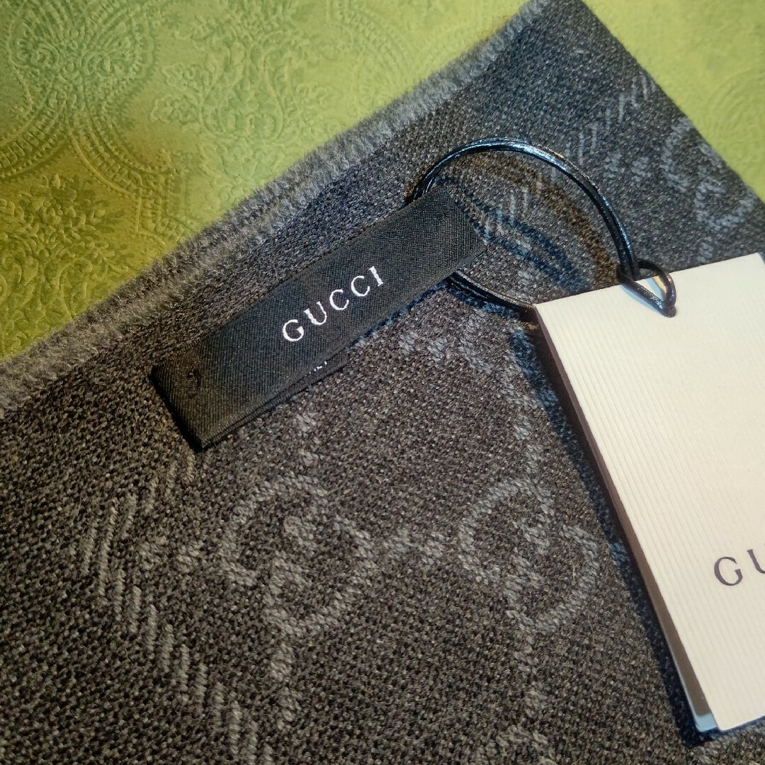 Gucci(グッチ)の❤新品箱袋付き❤GUCCI マフラー ストール ショール スカーフ❤グレー❤ レディースのファッション小物(マフラー/ショール)の商品写真