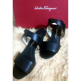 サルヴァトーレフェラガモ(Salvatore Ferragamo)の超美品☆フェラガモ  SHEENA ストラップレザーサンダル  ブラック(サンダル)