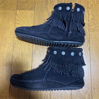 ミネトンカ(Minnetonka)のMINNETONKA ミネトンカ ショートブーツ 黒 ブーツ フリンジ(ブーツ)