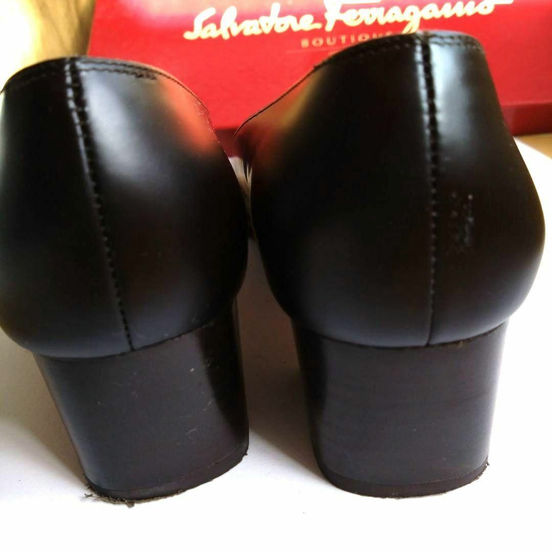 Salvatore Ferragamo(サルヴァトーレフェラガモ)のサルヴァトーレフェラガモ FRAGOLA　パンプス　バックル レディースの靴/シューズ(ハイヒール/パンプス)の商品写真