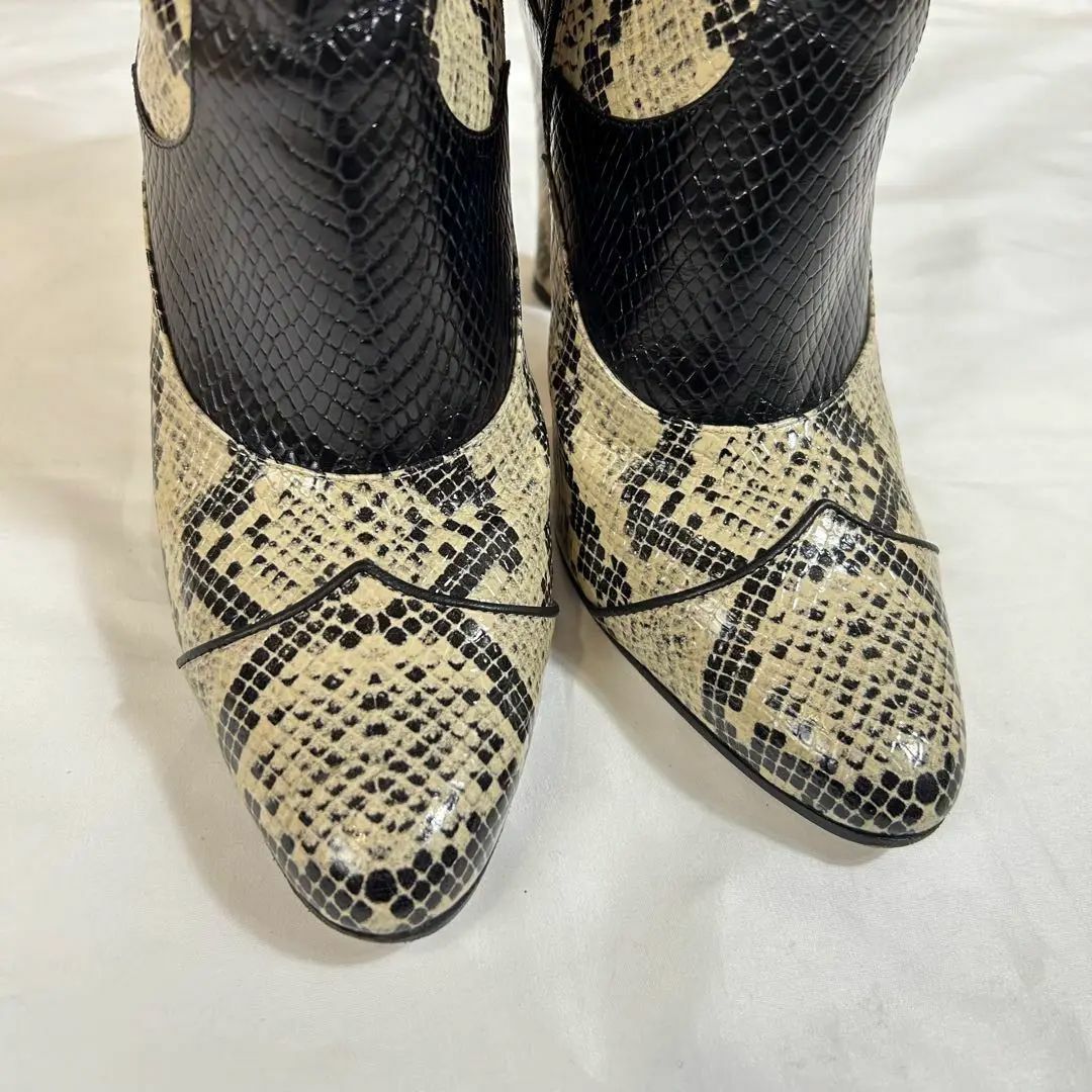 Gucci(グッチ)のGUCCI グッチ ブーツ パイソン 型押し アイボリー 38 21-22AW レディースの靴/シューズ(ブーツ)の商品写真