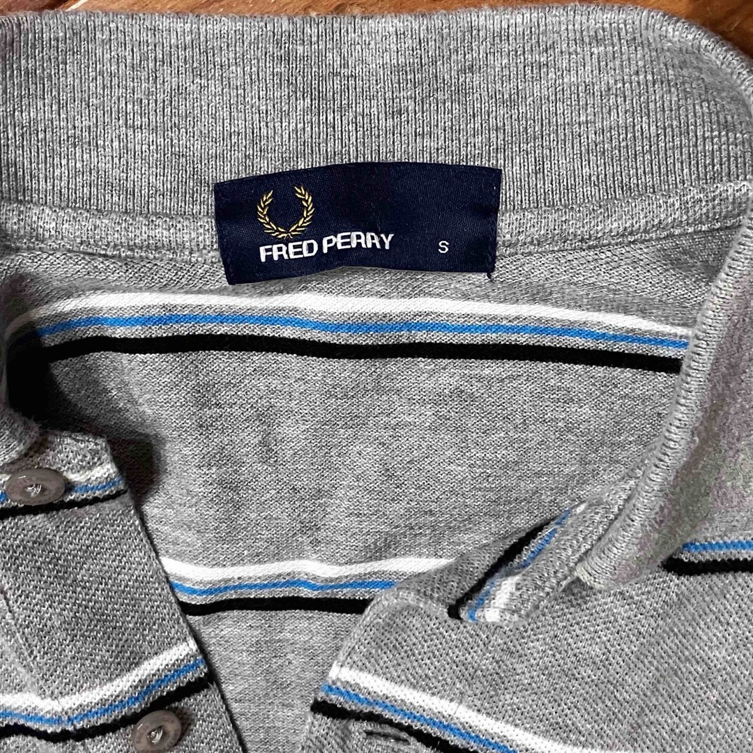 FRED PERRY(フレッドペリー)の【複数割】フレッドペリー　Fred Perry 半袖ポロシャツ　グレー　Sサイズ メンズのトップス(ポロシャツ)の商品写真