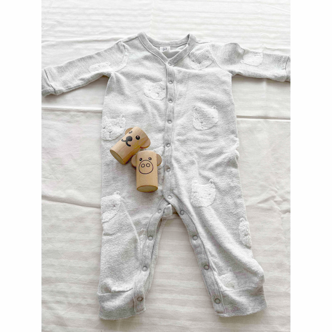 babyGAP(ベビーギャップ)のロンパース&ラトル2個/3点セット キッズ/ベビー/マタニティのベビー服(~85cm)(ロンパース)の商品写真