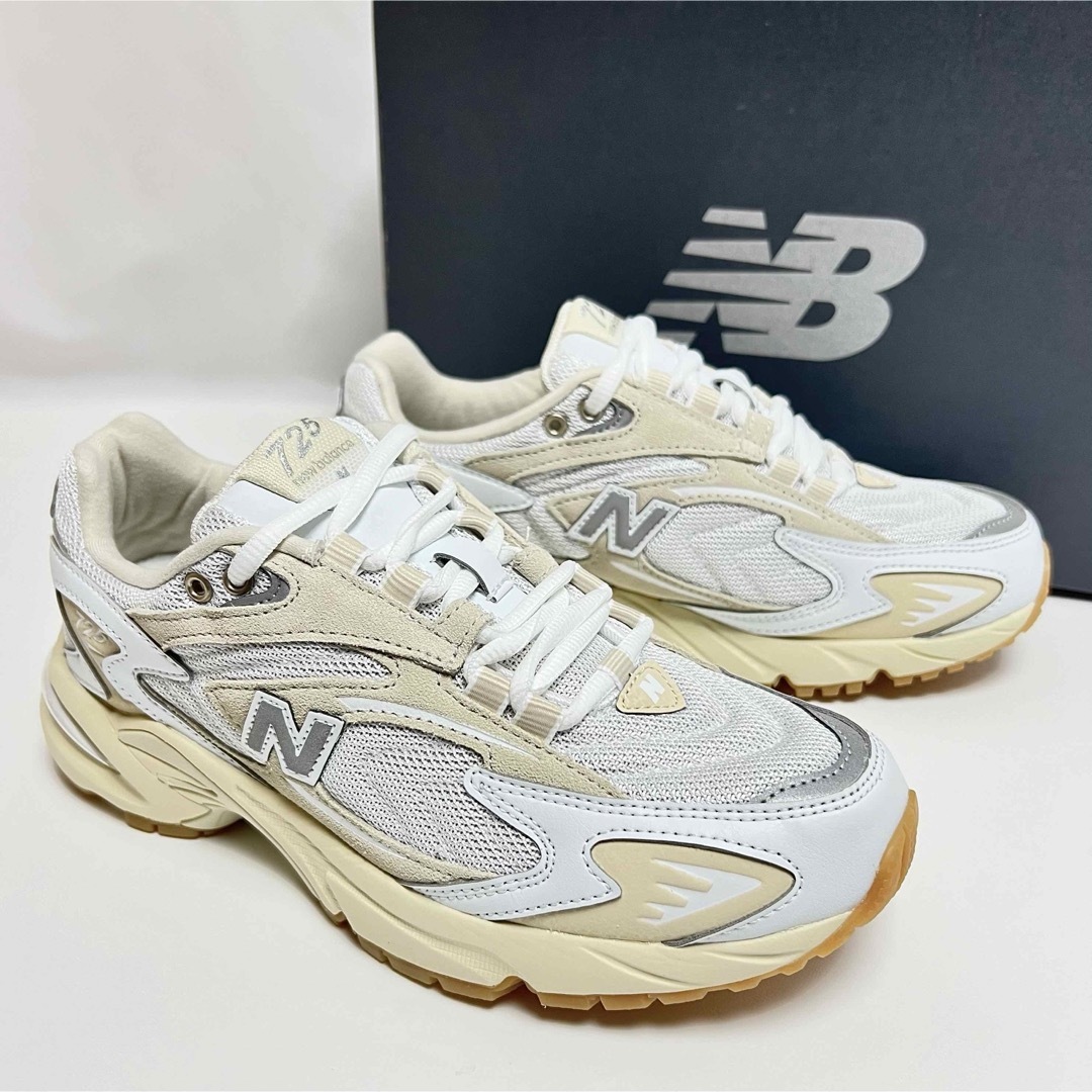 New Balance(ニューバランス)の23.5cm 新品 ニューバランス ML725 ベージュ スニーカー 2002 レディースの靴/シューズ(スニーカー)の商品写真