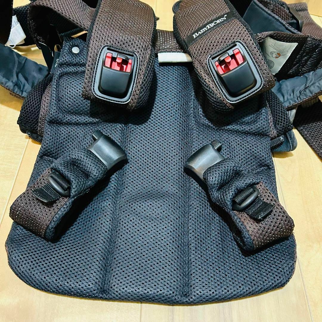 BABYBJORN(ベビービョルン)のベビービョルン　Baby Bjorn  抱っこひも　ONE メッシュ　ブラウン キッズ/ベビー/マタニティの外出/移動用品(抱っこひも/おんぶひも)の商品写真