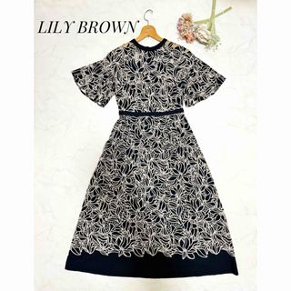 リリーブラウン(Lily Brown)のリリーブラウン　ワンピース　半袖ワンピース　綺麗　花柄(ロングワンピース/マキシワンピース)