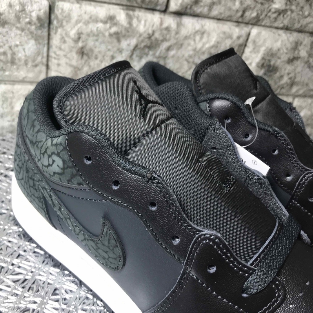 NIKE(ナイキ)のNIKE☆AIR JORDAN 1☆LOW(GS) ☆セメント☆24cm レディースの靴/シューズ(スニーカー)の商品写真