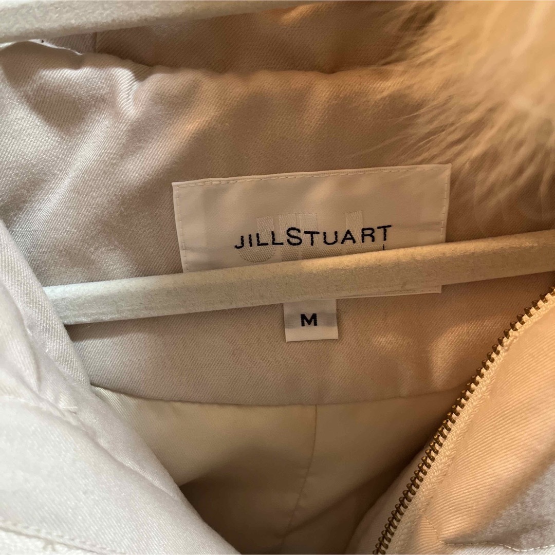 JILL by JILLSTUART(ジルバイジルスチュアート)のジルバイジルスチュアート　ダウン　ピンクベージュ　M コート レディースのジャケット/アウター(ダウンコート)の商品写真