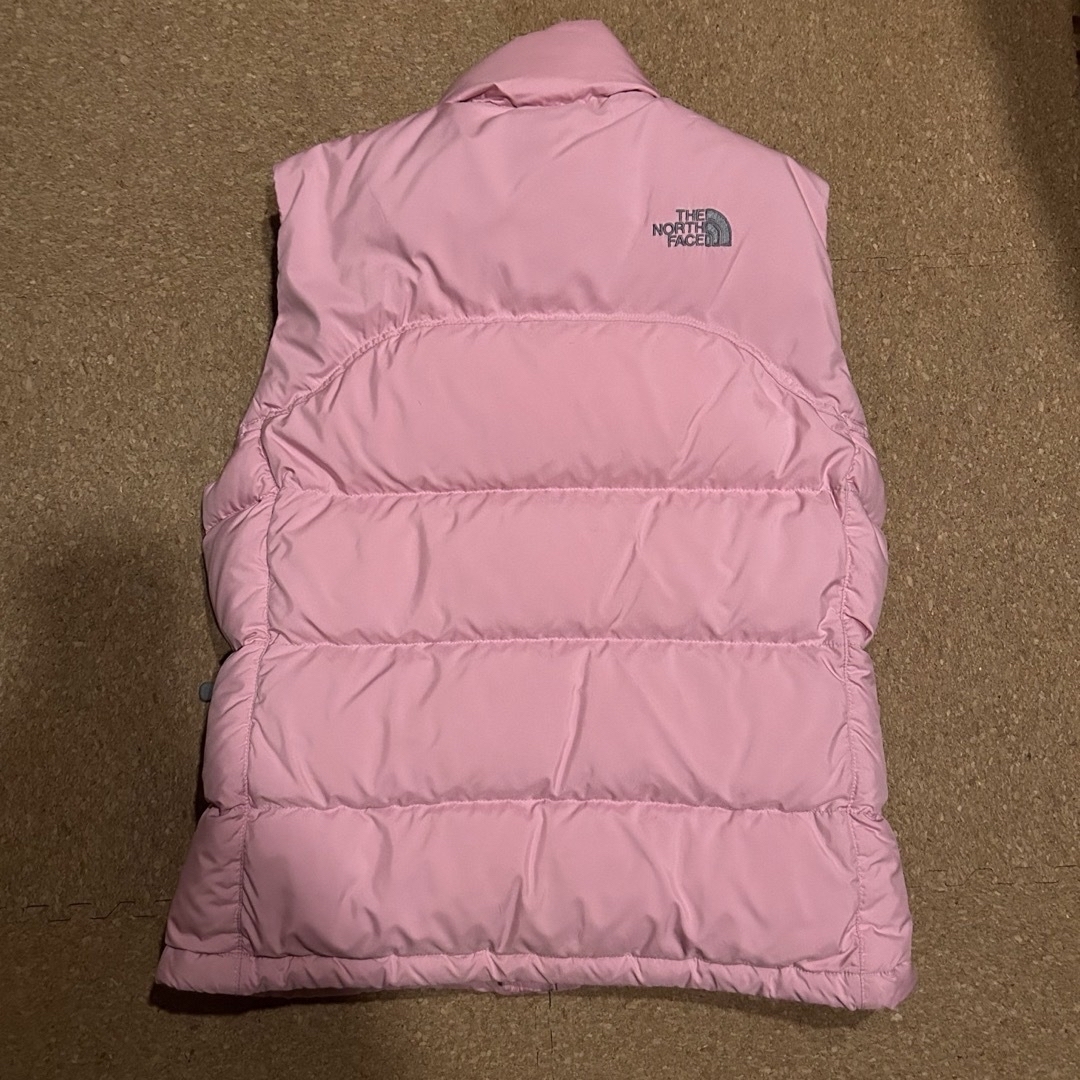 THE NORTH FACE(ザノースフェイス)の【THE NORTH FACE ヌプシ700 ダウンベスト】 ローズピンクS レディースのジャケット/アウター(ダウンベスト)の商品写真