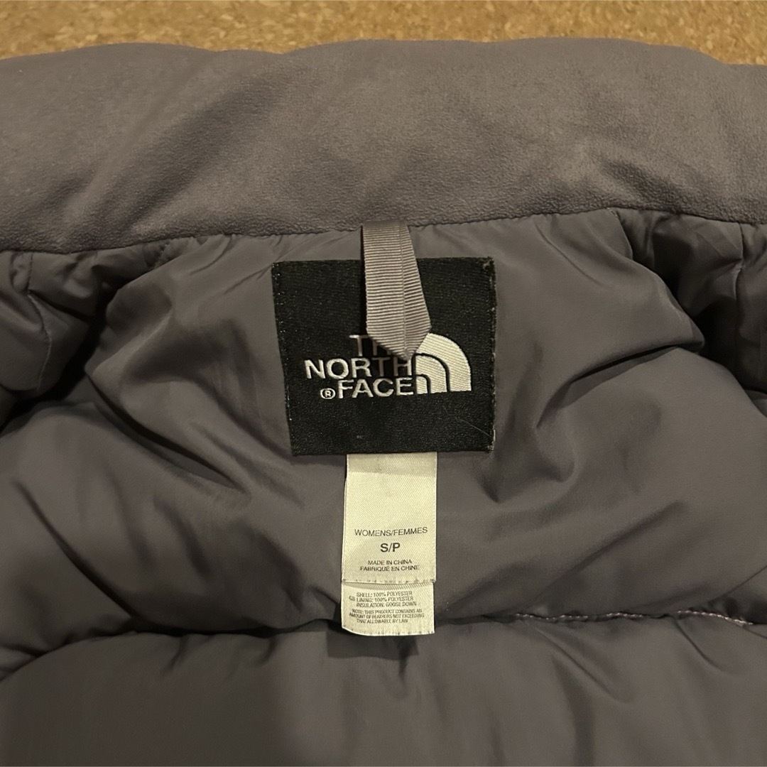 THE NORTH FACE(ザノースフェイス)の【THE NORTH FACE ヌプシ700 ダウンベスト】 ローズピンクS レディースのジャケット/アウター(ダウンベスト)の商品写真