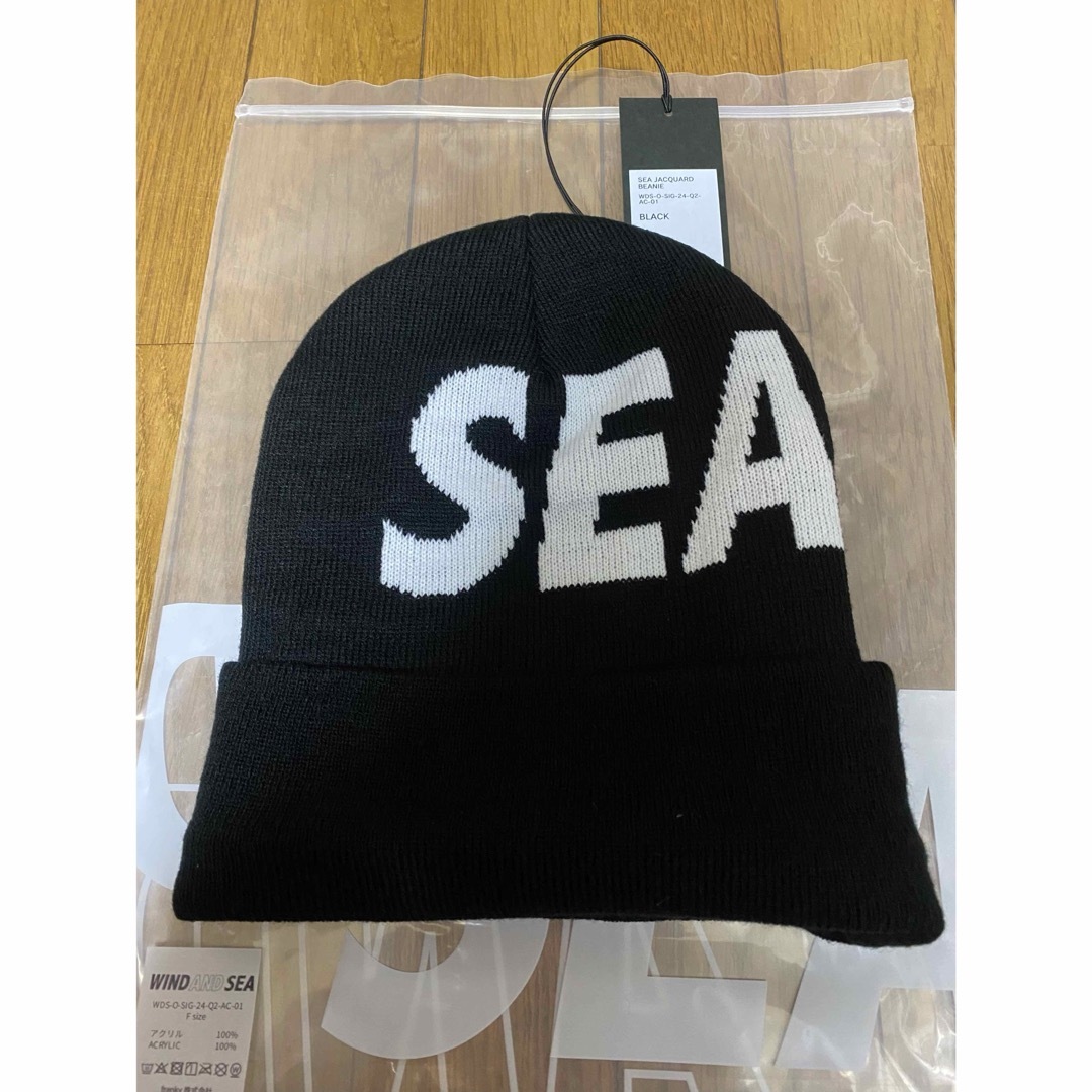 WIND AND SEA(ウィンダンシー)の【WIND AND SEA】新品未使用 ニット帽 ビーニー ブラック ロゴ メンズの帽子(ニット帽/ビーニー)の商品写真