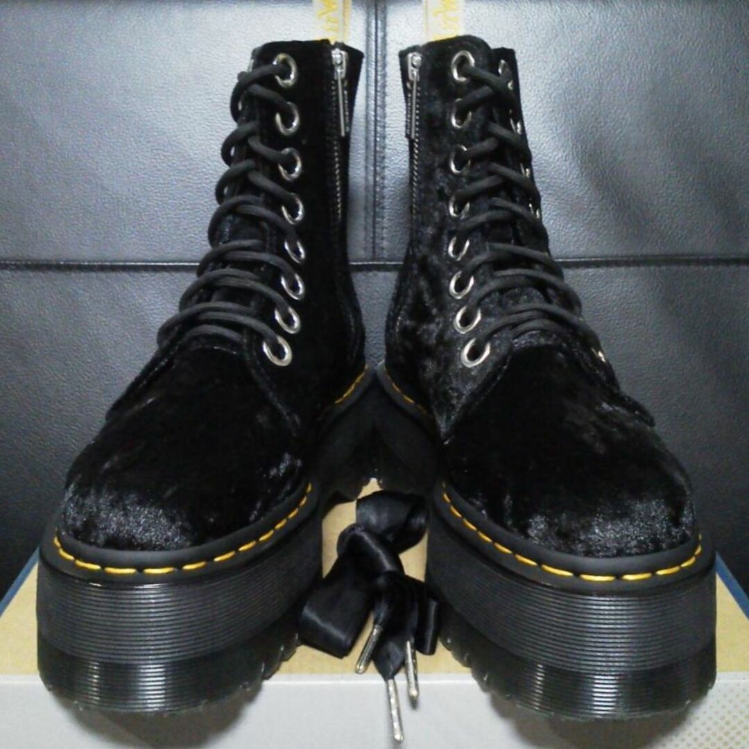 Dr.Martens(ドクターマーチン)の【専用】Dr.Martens JADON MAX VEGAN UK4 黒 厚底 レディースの靴/シューズ(ブーツ)の商品写真