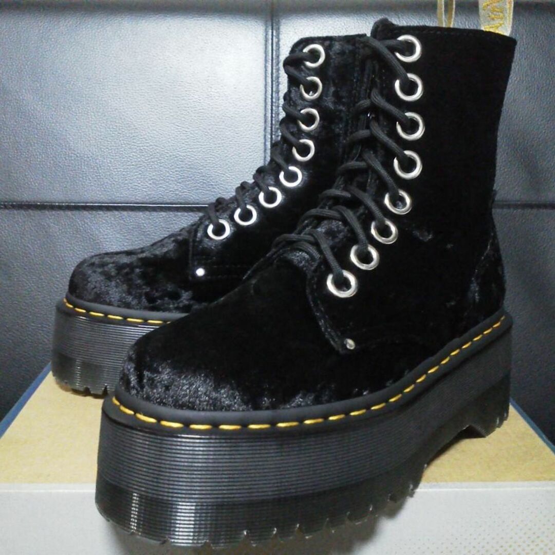 Dr.Martens(ドクターマーチン)の【専用】Dr.Martens JADON MAX VEGAN UK4 黒 厚底 レディースの靴/シューズ(ブーツ)の商品写真