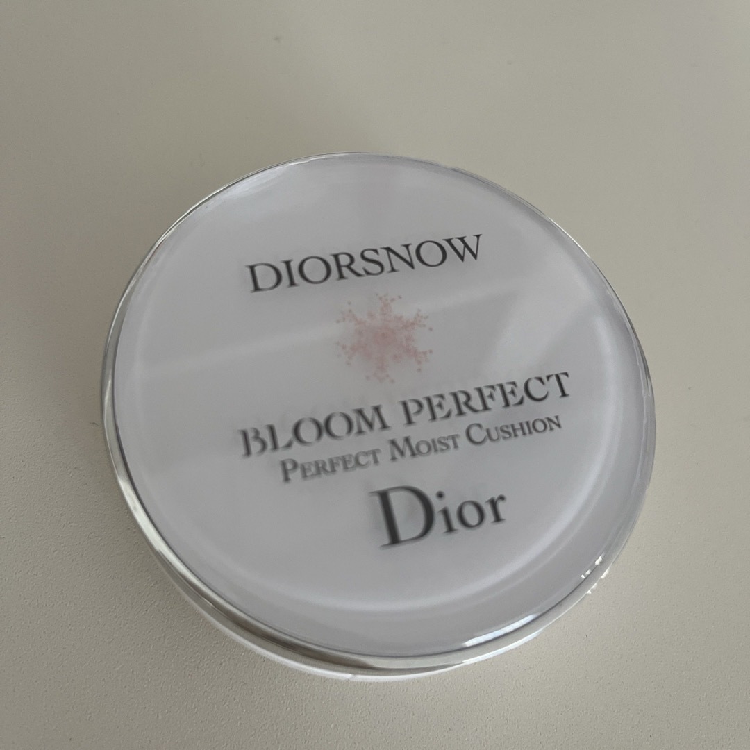 Christian Dior(クリスチャンディオール)のディオールクッションファンデDIORSNOWケース コスメ/美容のベースメイク/化粧品(ファンデーション)の商品写真