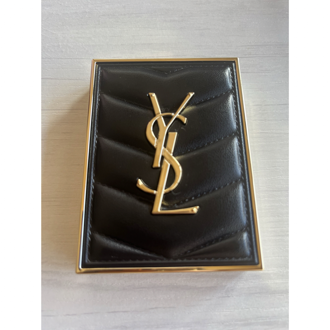 Yves Saint Laurent Beaute(イヴサンローランボーテ)のイヴサンローラン　クチュールミニクラッチ500 コスメ/美容のベースメイク/化粧品(アイシャドウ)の商品写真
