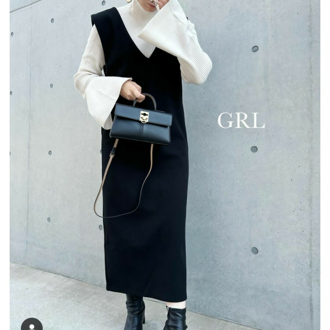 GRL(グレイル)の2枚セット！ハイネックスリットスリーブリブニットトップス白＋黒セット レディースのトップス(ニット/セーター)の商品写真