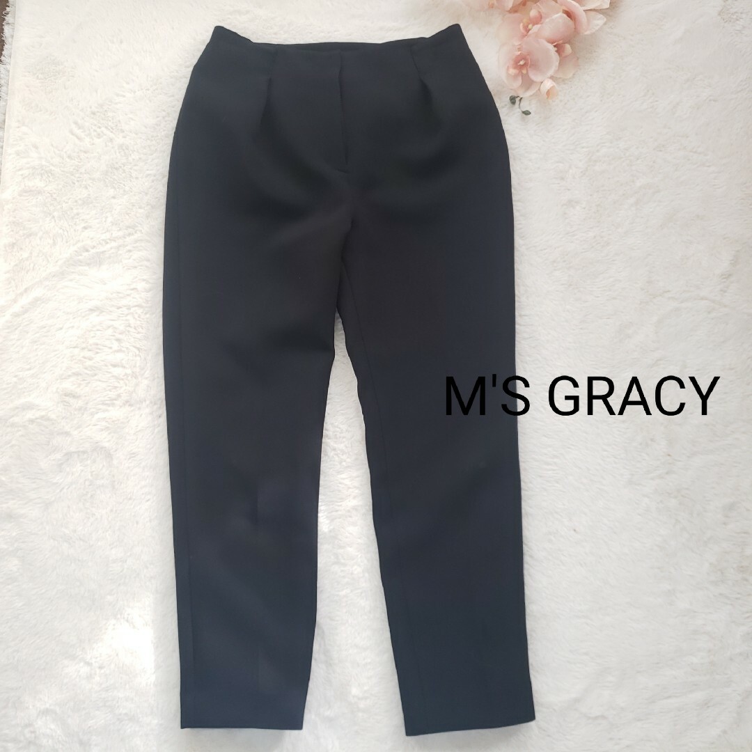 M'S GRACY(エムズグレイシー)のM'S GRACY厚地テパードパンツ ブラック38サイズ レディースのパンツ(カジュアルパンツ)の商品写真