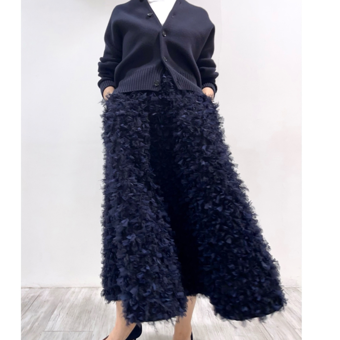 SHE Tokyo シートーキョー　Elliy feather ネイビー レディースのスカート(ロングスカート)の商品写真