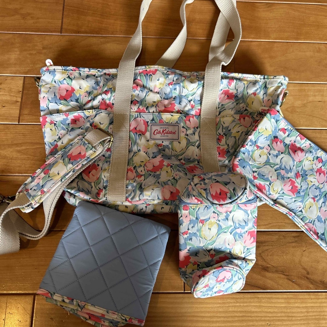 Cath Kidston(キャスキッドソン)の【新品】Cath Kidston マザーズバッグ　チューリップ レディースのバッグ(その他)の商品写真