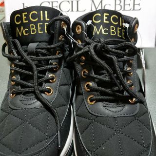 セシルマクビー(CECIL McBEE)のCECIL McBEEスニーカー黒Mサイズ(スニーカー)